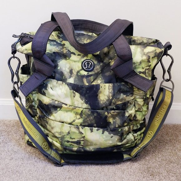 lululemon athletica Handbags - Lululemon Triumphant Tote Deep Camo Creekside Camo